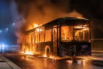 Autobus in fiamme nella notte in via di Malafede: nessun ferito